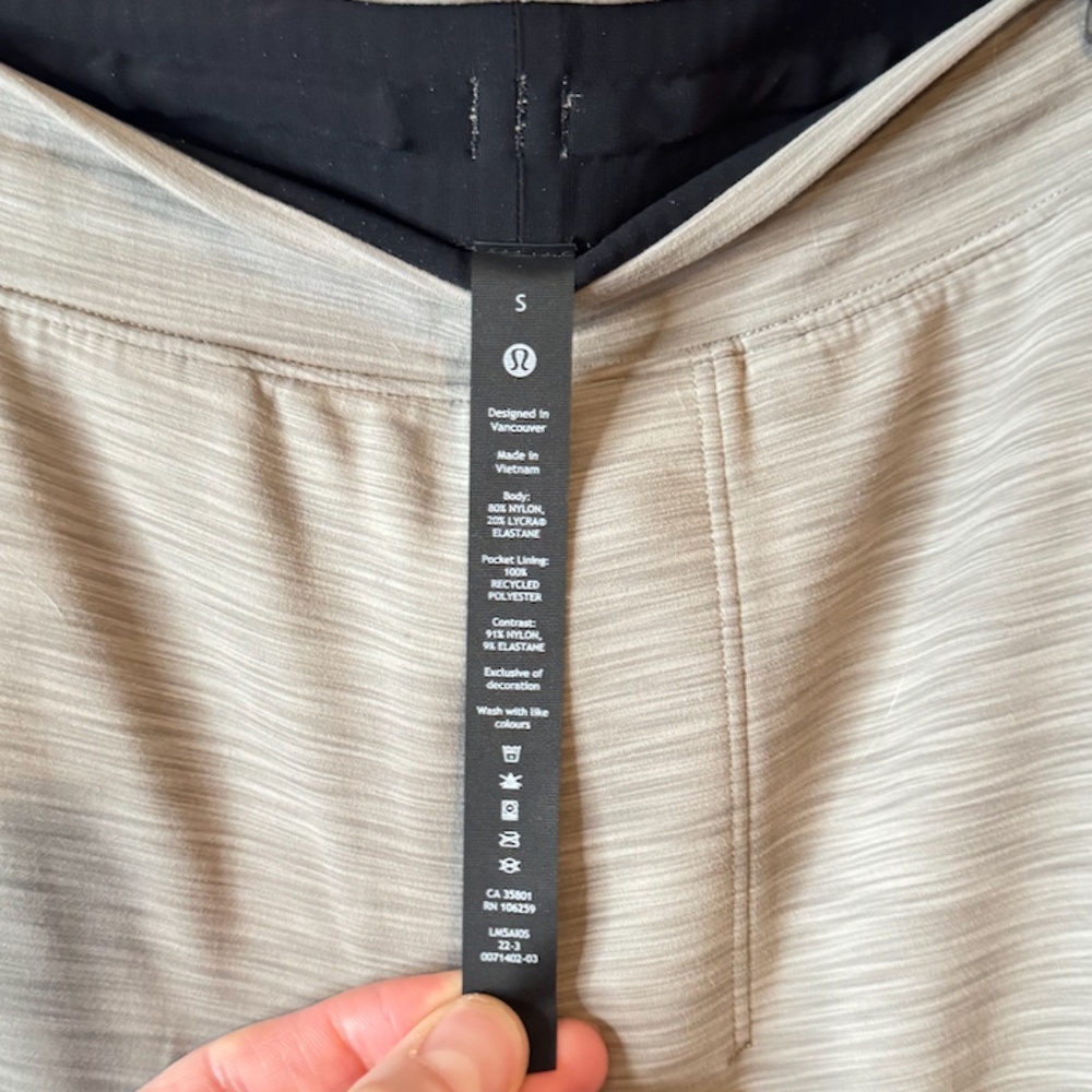 Men’s NWOT Lululemon Balancer Cropped Sweatpants Size Small (never worn)